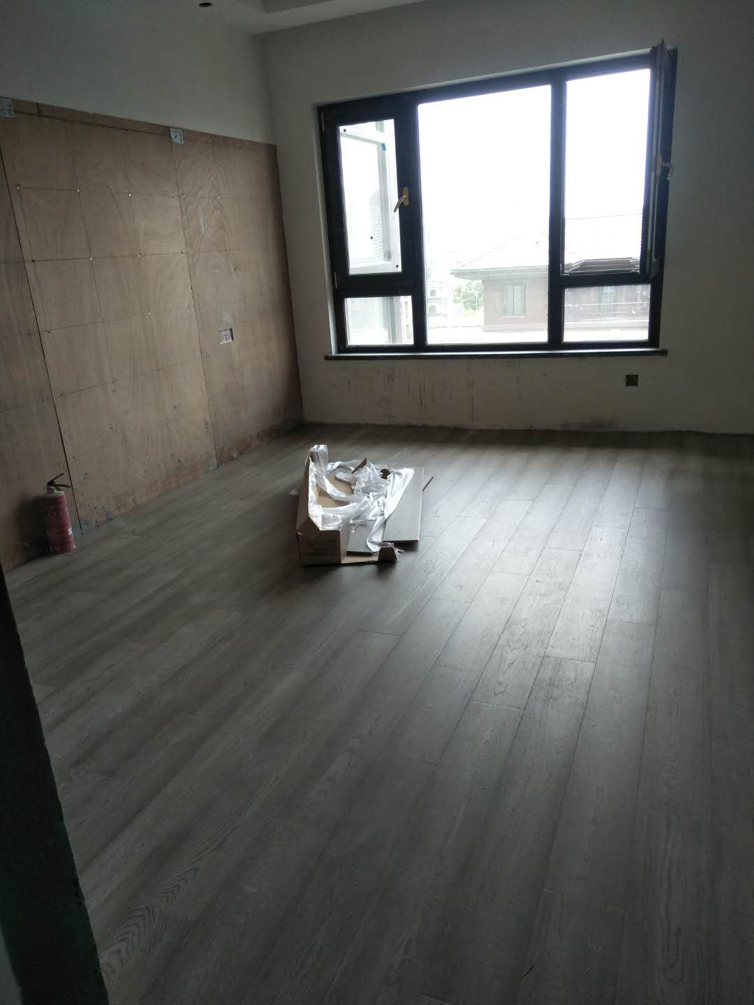 安装地板