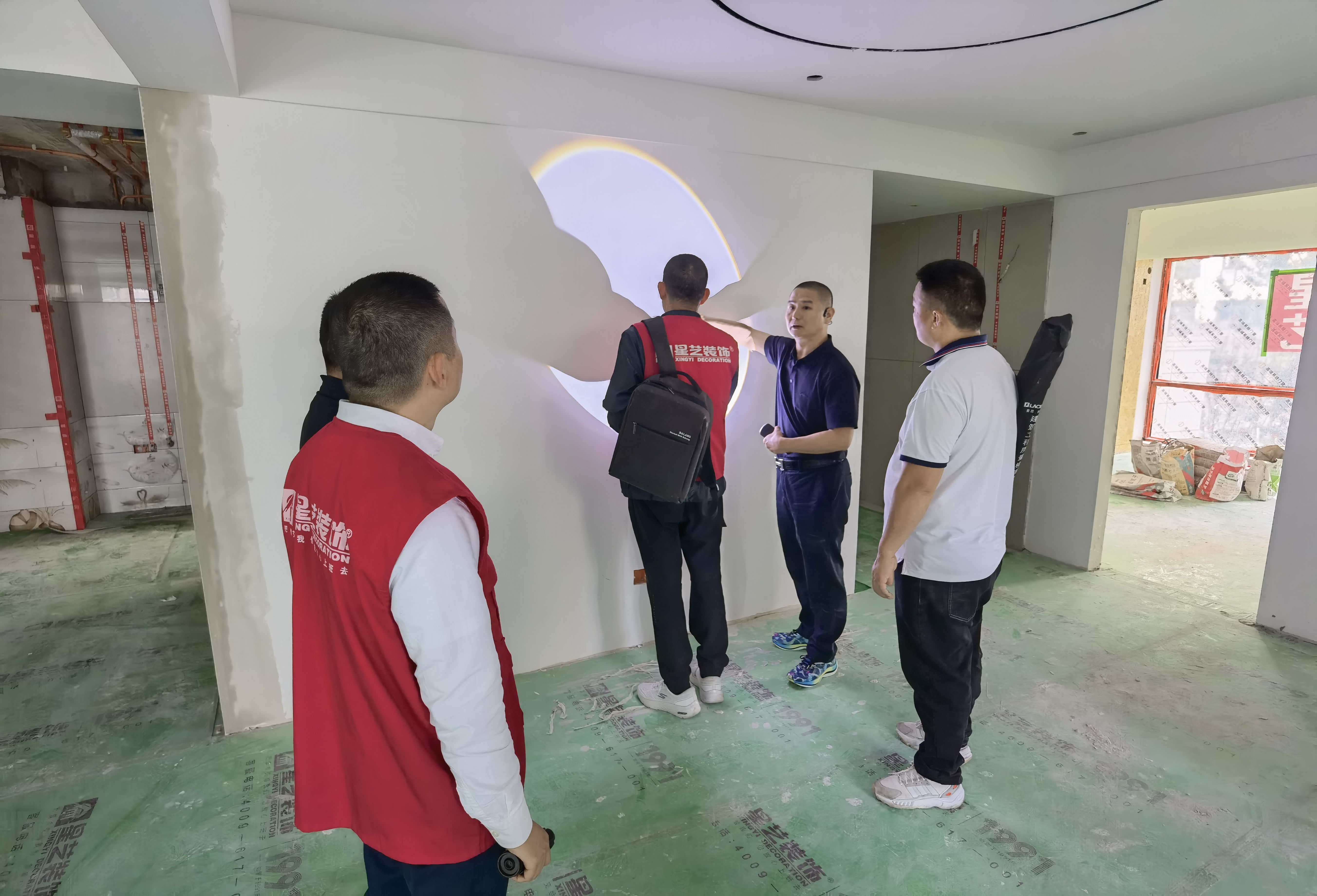 集团张总莅临贵州，携手公司高层进行工地巡检，严苛标准捍卫星艺品质！